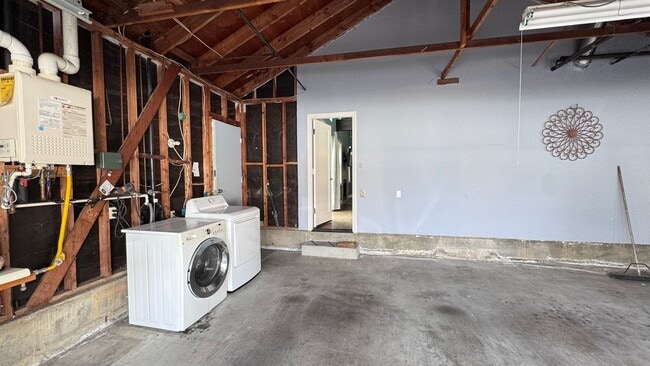 Building Photo - Upgraded 2 bedroom with bonus room