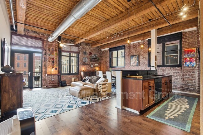 Building Photo - 220 W Jackson Ave