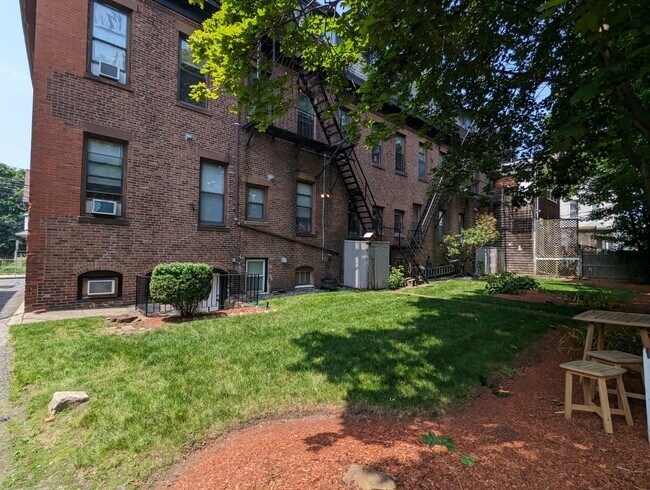 Building Photo - 55 Adams St