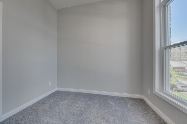 Building Photo - 1536 N Talman Ave