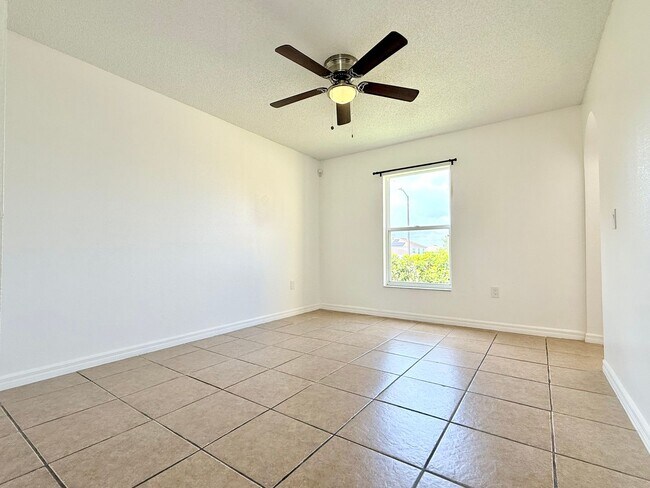 Building Photo - The perfect haven - 4Bedrooms / 2.5Bath family home at Orlando!