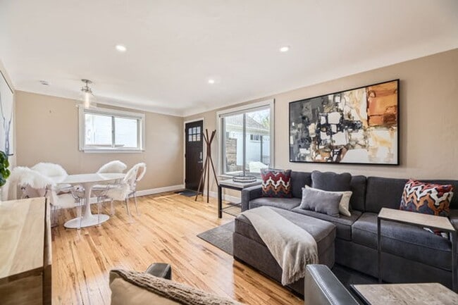 Building Photo - 2BD, 1BA Half-Duplex in Platt Park with Ov...