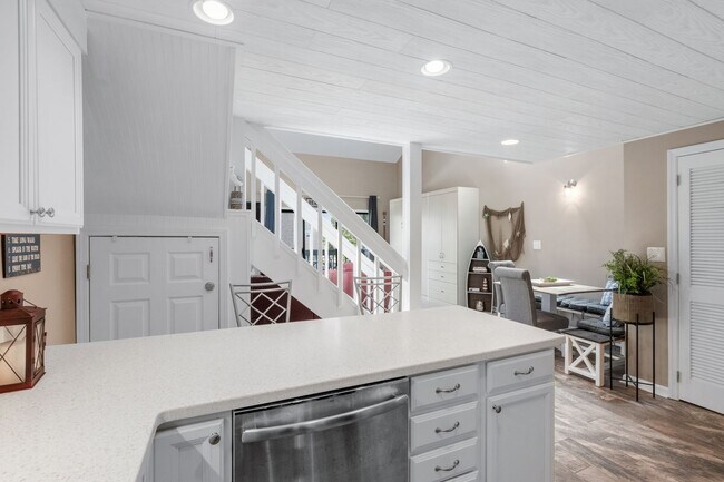 Building Photo - ***Free Utilities***Please note, this is a...