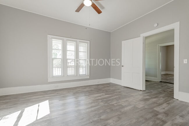 Building Photo - 218 N Lee St