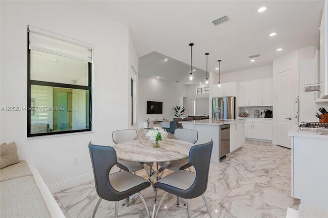 Building Photo - 12835 Bayside Ct