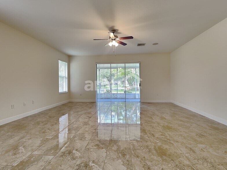 Building Photo - 802 Lesa Glen Pl