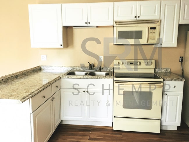 Building Photo - Renovated 2 bedroom in the Russell neighborhood! *Section 8 accepted*