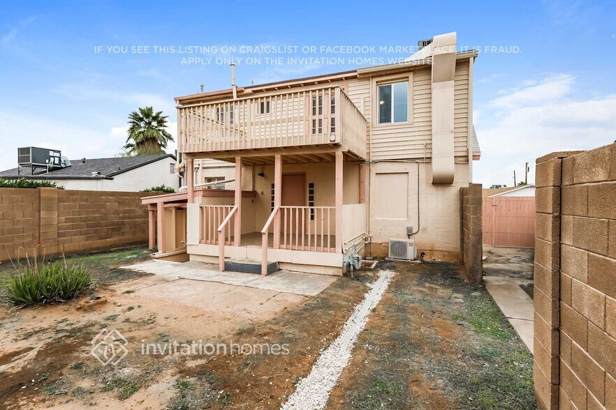 Building Photo - 806 E Amelia Ave