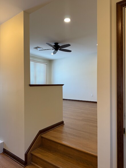 Building Photo - 520 3rd Ave