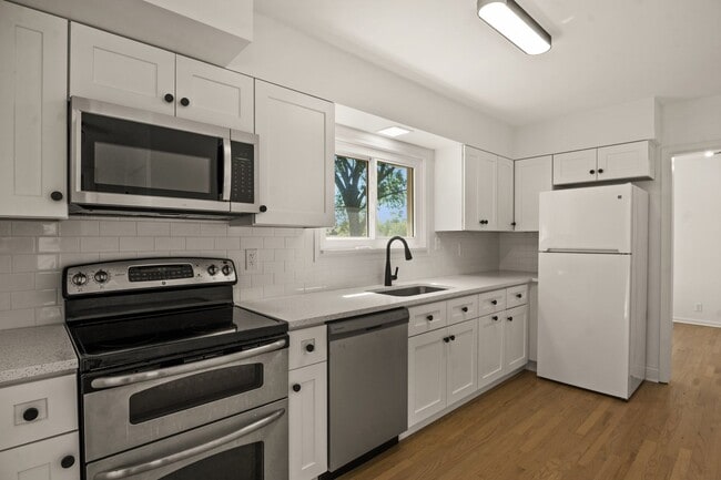 Building Photo - 1350 Hart Rd