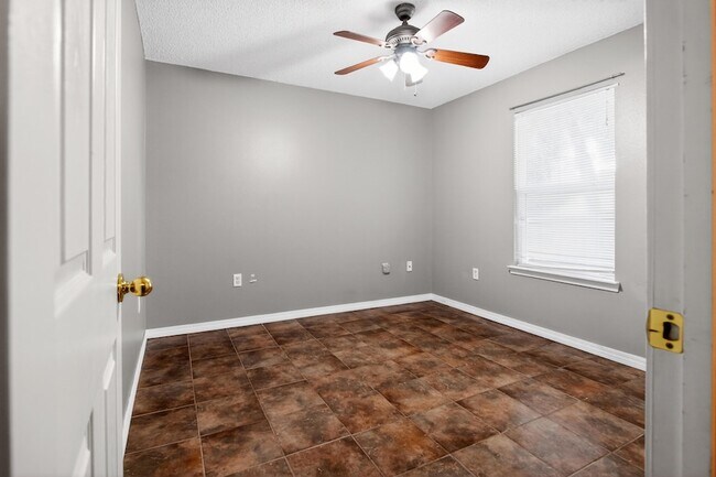 Building Photo - 203 8th Ave