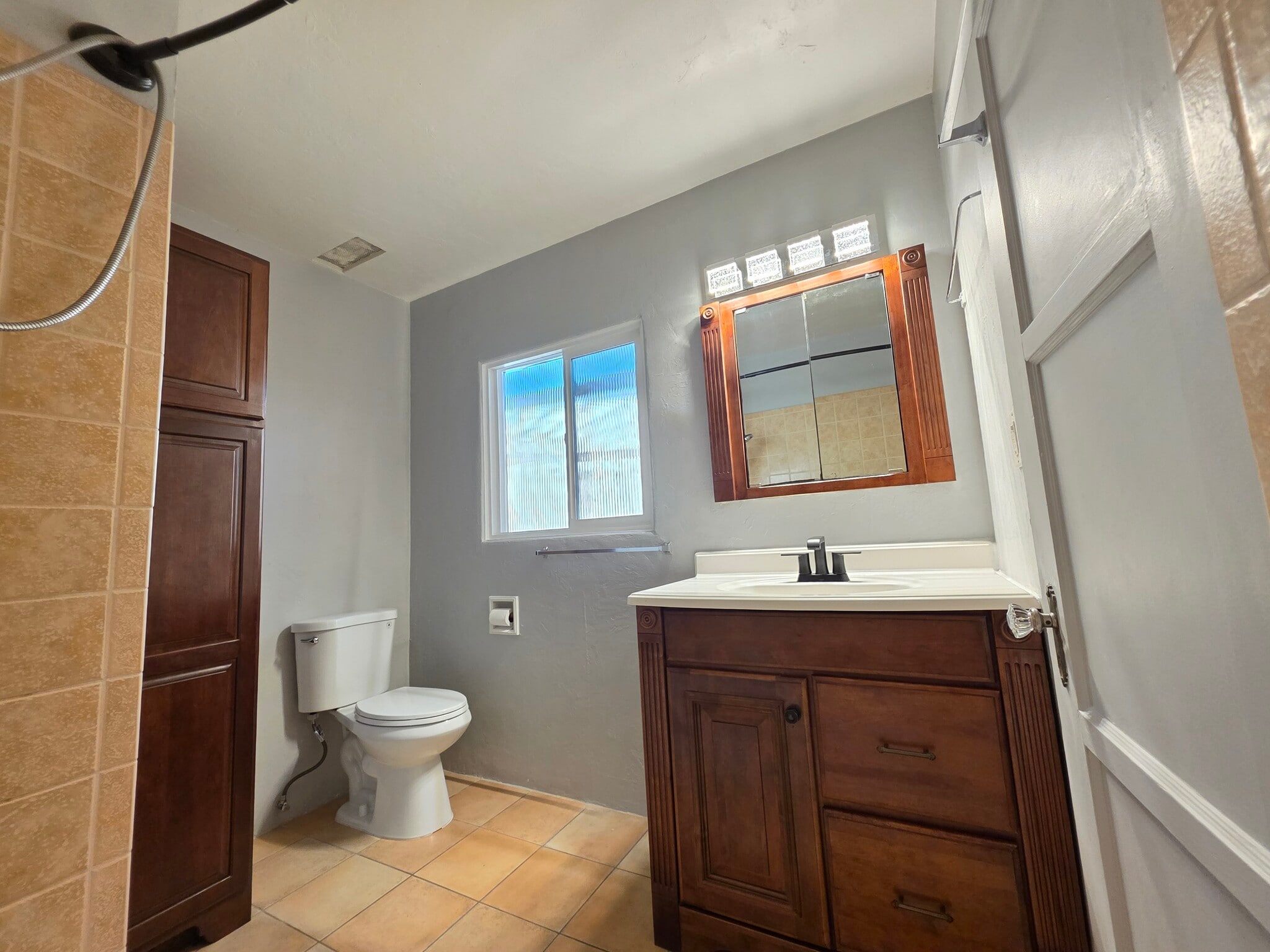 h - 4649 W Point Loma Blvd