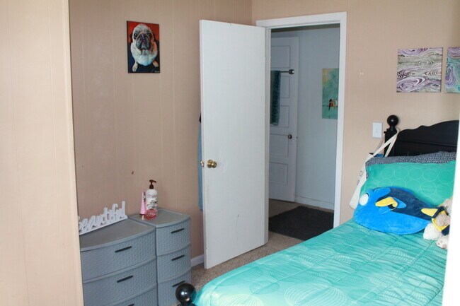 Building Photo - 209 5th St