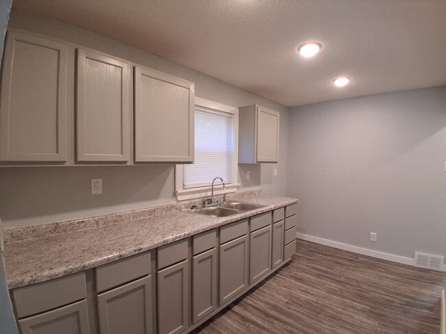 Building Photo - 211 Swisher Ave