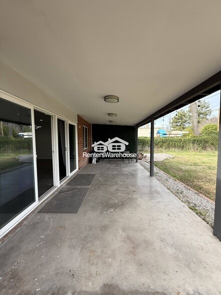 Building Photo - 1930 E Missouri Ave