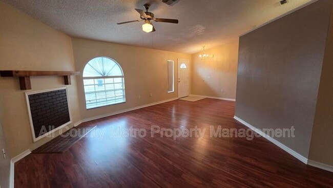 Building Photo - 261 Daisy Estates Dr