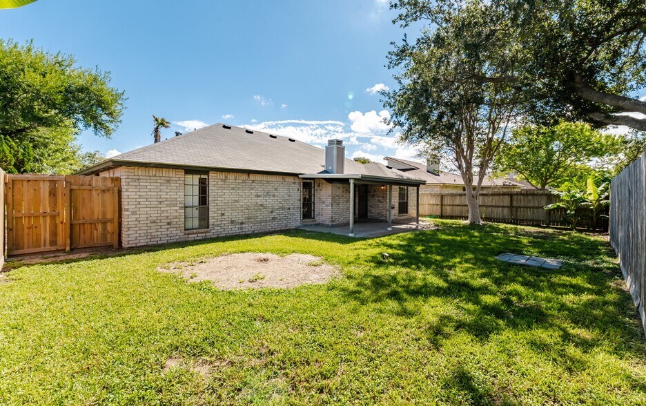 Building Photo - 7018 Taos Dr