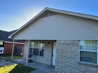 Building Photo - 552 Trout St