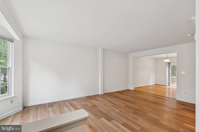 Building Photo - 46858 Lawnes Creek Terrace