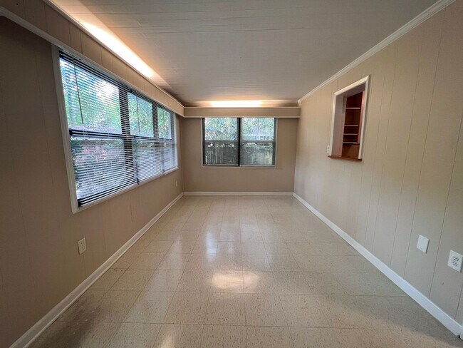 Building Photo - 2/2 House Walking Distance to Campus - Available Fall 2026! *Application Pending*