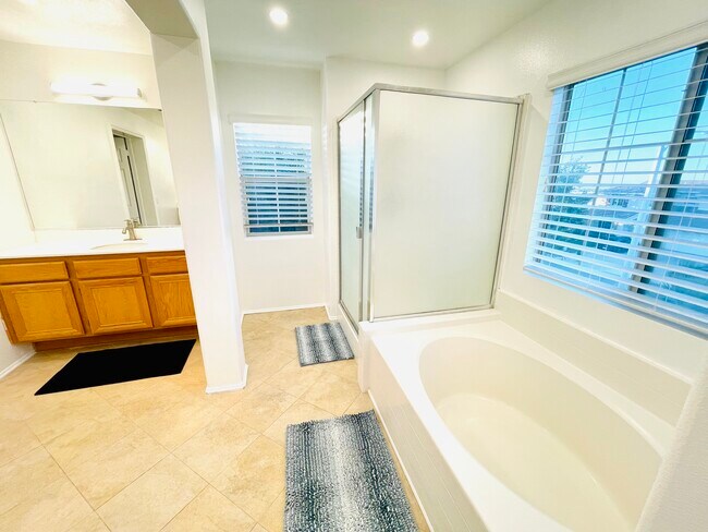 Building Photo - 38343 Bonino Dr