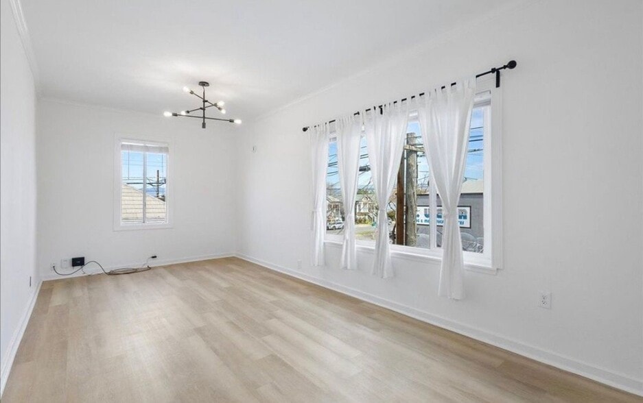 Building Photo - 1551 St Charles St