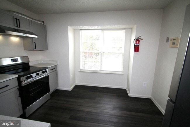 Building Photo - 124 Azalea Ct
