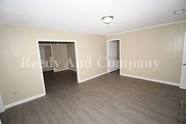 Building Photo - 324 McFarland Dr