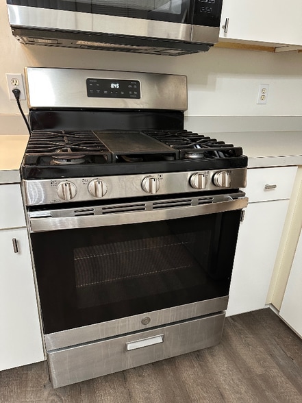 Building Photo - 4685 Hunters Cir W