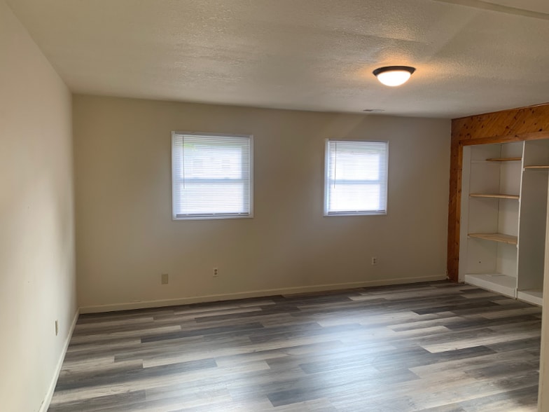 Building Photo - 4508 S Colonial Ave