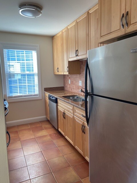 Building Photo - 158 N Twin Oaks Ter