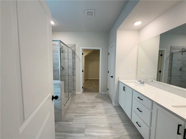 Building Photo - 2145 Valley Ct