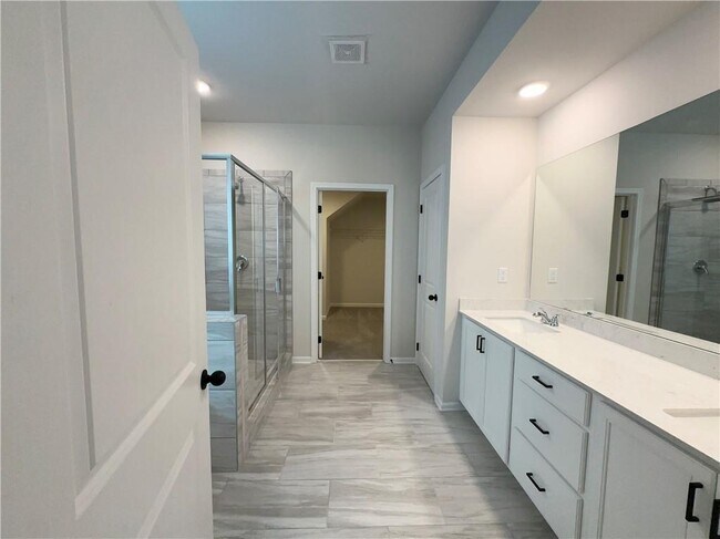 Building Photo - 345 Rodeo Dr