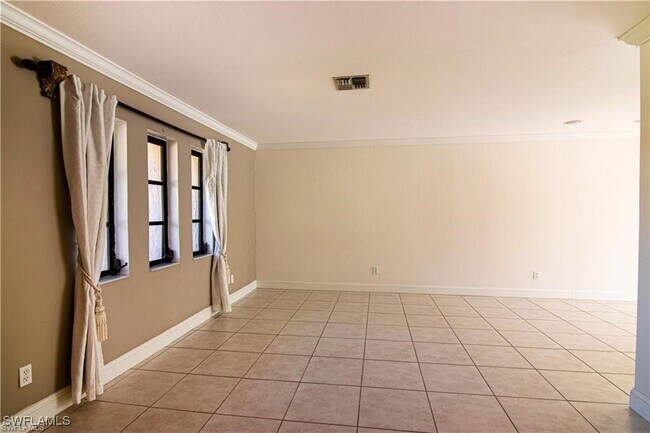 Building Photo - 6113 Deer Run
