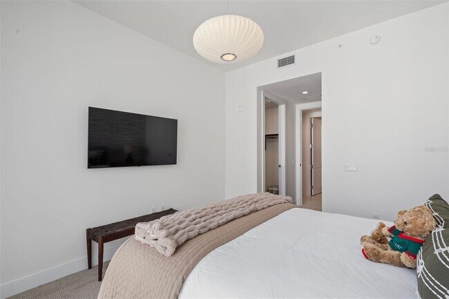 Building Photo - 301 1st St S