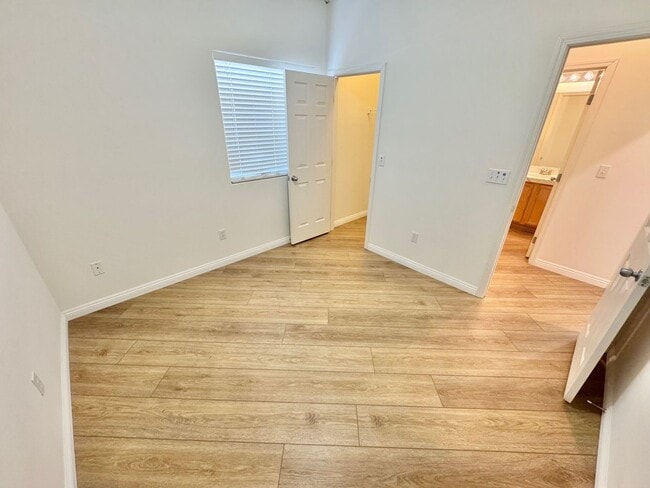 Building Photo - ENJOY THIS STUNNING 3 BEDROOM WITH A TRANQ...