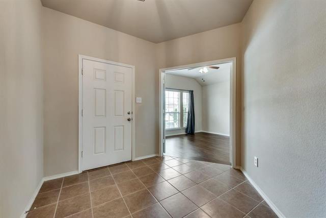 Building Photo - 9624 Sleepy Hollow Dr
