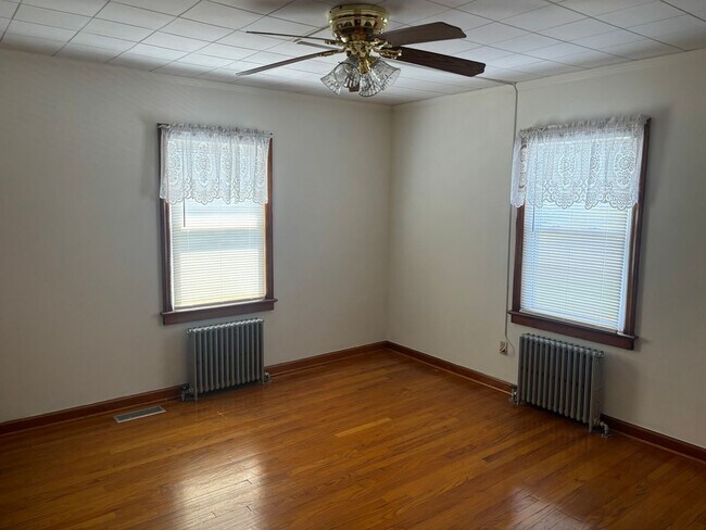 Building Photo - 2 Bedroom Apt for Rent!!