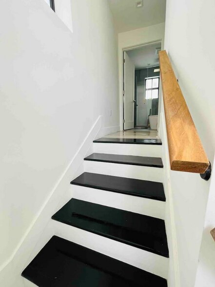 Building Photo - 1718 SW 11th St