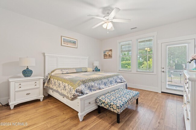 Building Photo - 2537 St James Dr SE