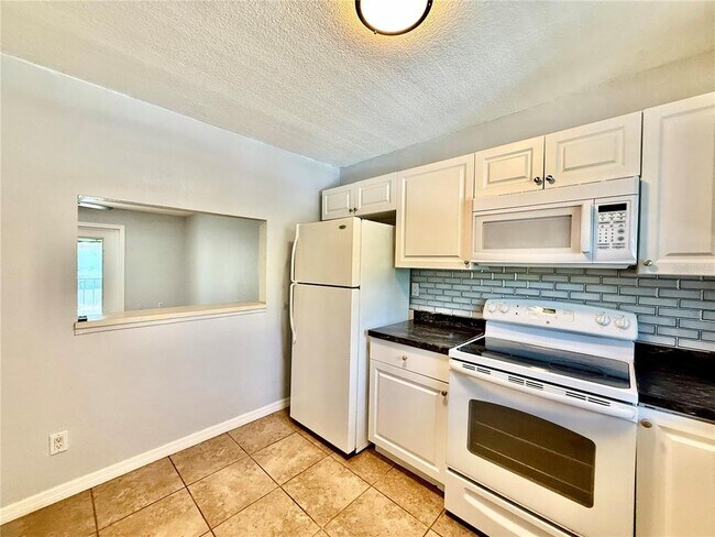 Building Photo - 2886 Somerset Park Dr