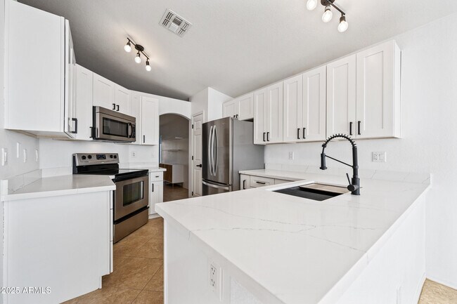 Building Photo - 2508 E Paraiso Dr