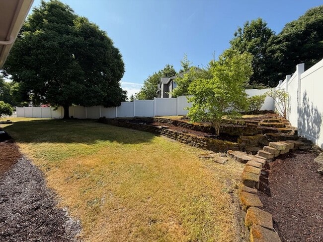Building Photo - 4-bedroom 2.5 Bath McMinnville OR 97128
