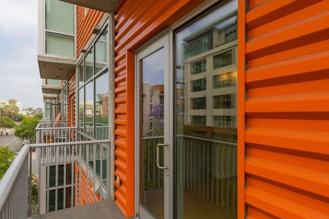 Building Photo - 2 bedroom 2 story East Village loft at Fah...
