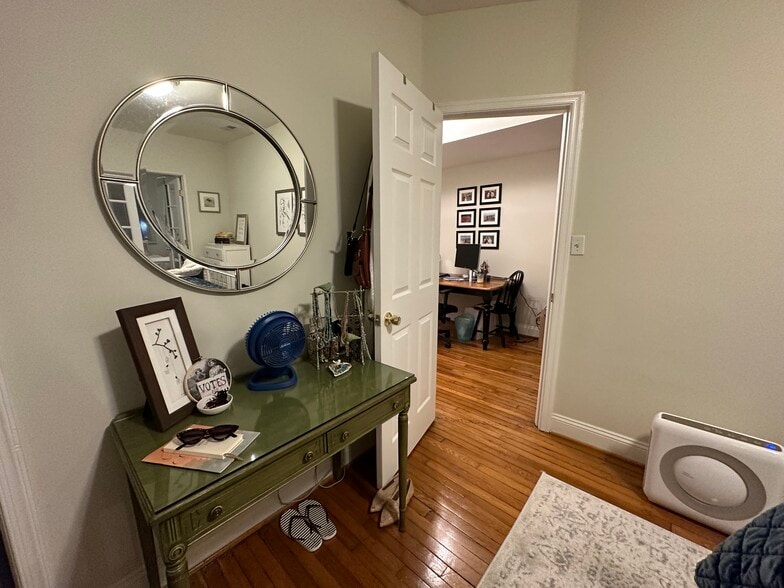 Building Photo - 213 19th St NE