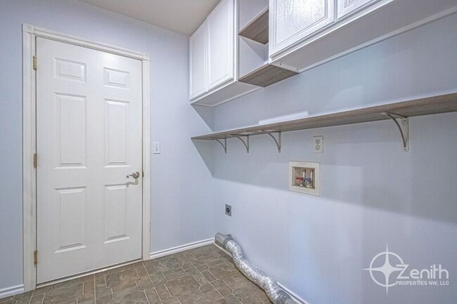 Building Photo - 516 NE 199th St