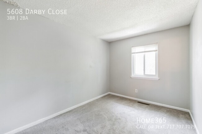 Building Photo - Incredible 3 Bedroom 2 Bedroom Townhouse O...