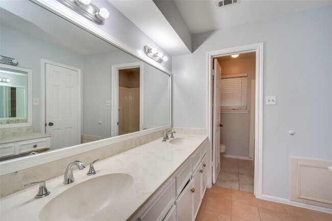 Building Photo - 15319 Paseo Del Rey Dr