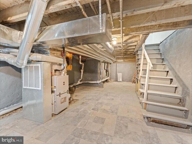 Building Photo - 2211 Pierce St