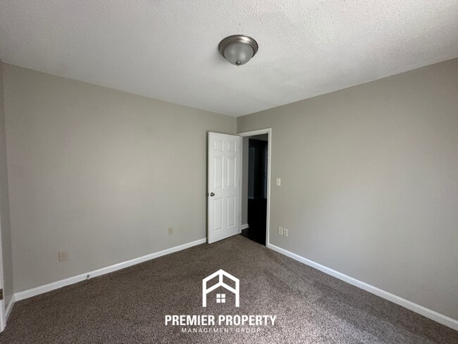Building Photo - Stunning 3BR/2BA Arlington Home with Vaulted Ceilings, Luxury Bath & 2-Car Garage!